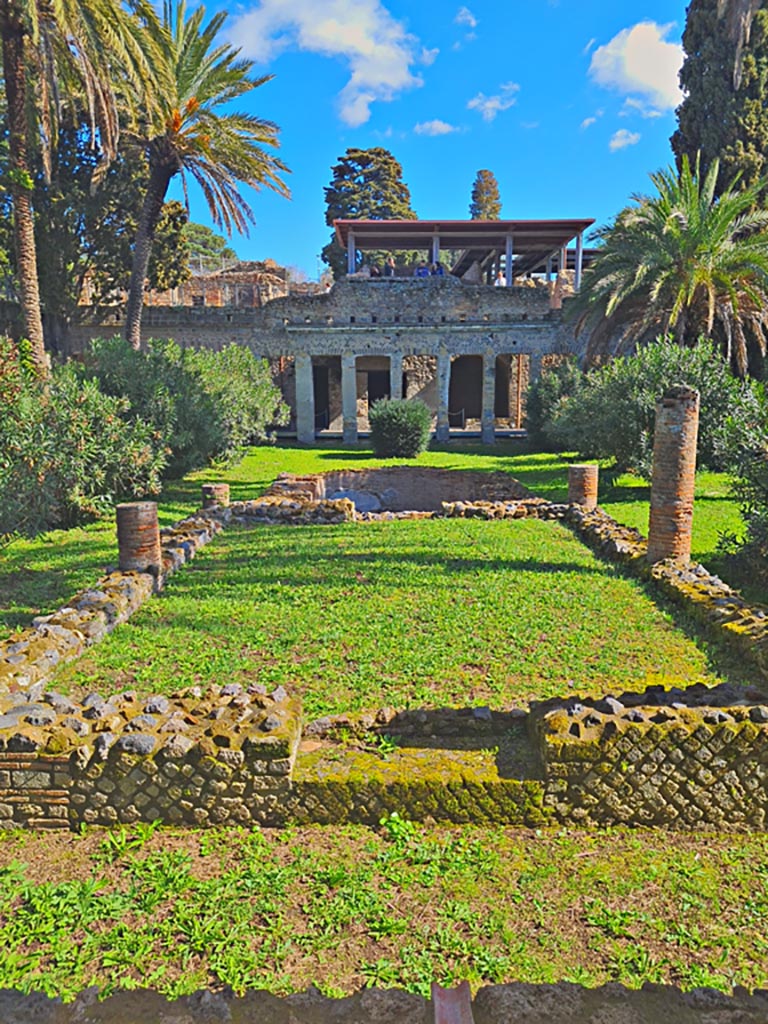 HGW24 Pompeii Villa Of Diomedes March 2024 Looking East Over Garden